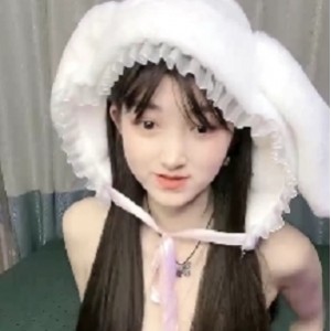 性感尤物：小情人穴玩弄吊带美少女